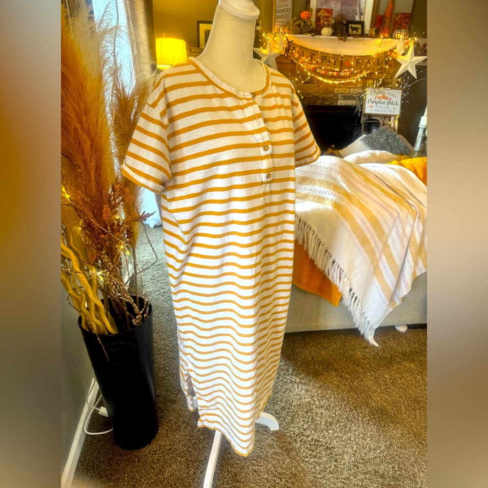 OLD NAVY COTTON STRIPPED DRESS SIZE XL. FITS BUST 40. SIDE SLITS. COTTON DRESS